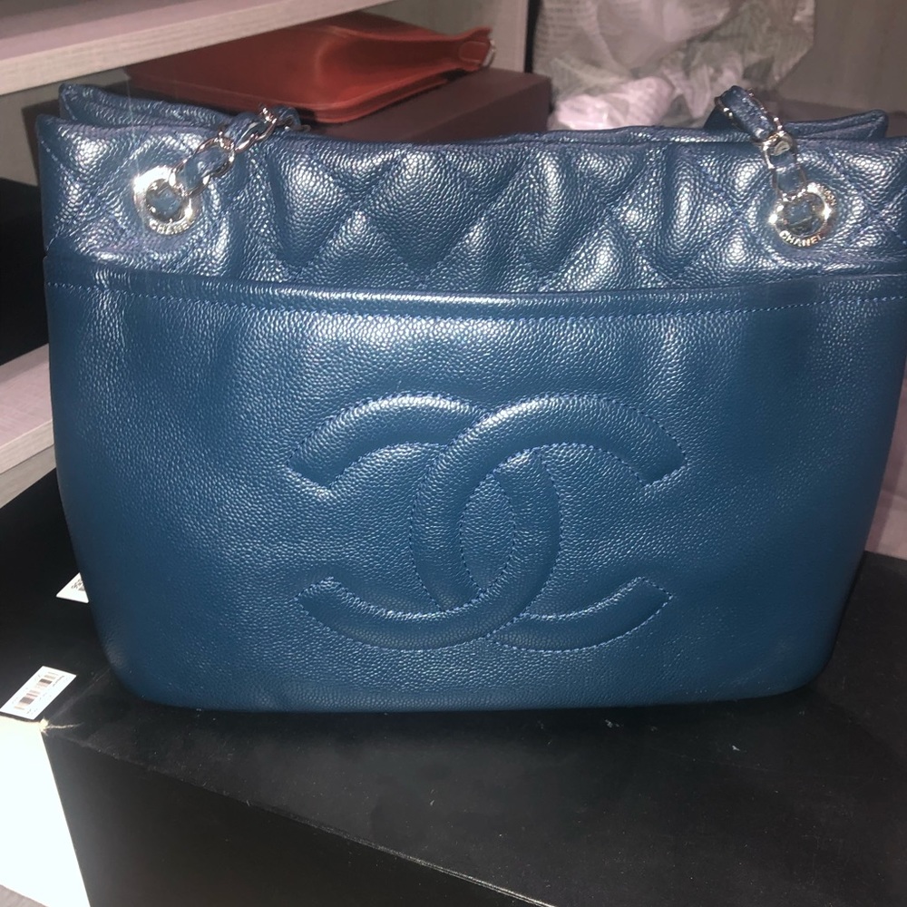 CHANEL BLUE MARINE CAVIAR LEATHER TOTE